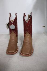lot 712 image: Twinstone red and tan color boots size 7.5