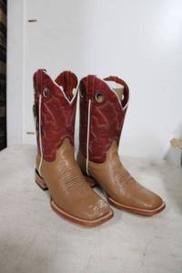 lot 711 image: Twinstone red and tan color boots size 7.5
