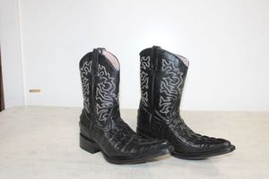 lot 588 image: Kids Herrera black color croc boots size 19.5