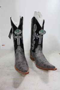 lot 592 image: Twinstone grey and black boots size 8