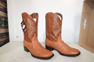 lot 620 image: Twinstone brown boots size 10