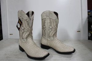 lot 618 image: Twinstone bone color boots size 8.5