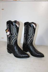 lot 617 image: Twinstone black color boots size 6