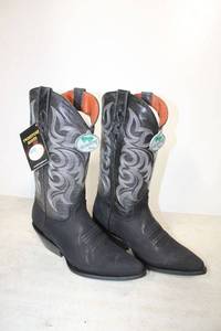 lot 626 image: Twinstone black color boots size 7.5