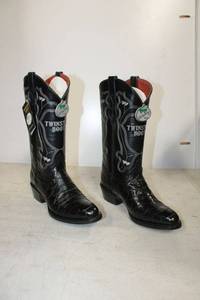 lot 629 image: Twinstone black color boots size 6