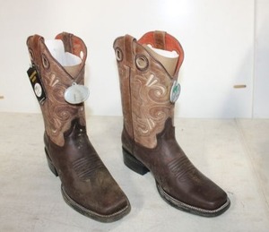 lot 648 image: Twinstone brown color boots size 9.5