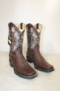lot 646 image: Twinstone brown color boots size 10.5