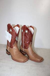 lot 664 image: Twinstone red and tan color boots size 7.5