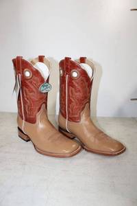 lot 662 image: Twinstone red and tan color boots size 10