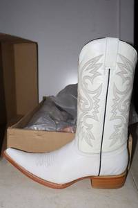lot 987 image: Old Creek white color boots with pointed toe, size 7