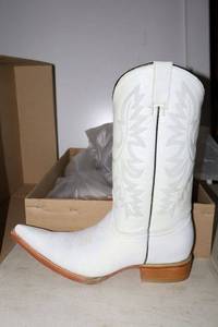 lot 988 image: Old Creek white color boots with pointed toe, size 7