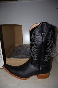 lot 995 image: Old Creek black color boots with pointed toe, size 11