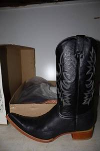 lot 996 image: Old Creek black color boots with pointed toe, size 11.5