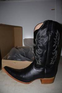 lot 997 image: Old Creek black color boots with pointed toe, size 12