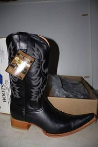 lot 999 image: Old Creek black color boots with pointed toe, size 10