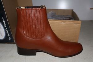 lot 1025 image: Twinstone brown color, leather sole, short boot, size 7.5