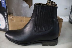 lot 1027 image: Twinstone black color, rubber sole, short boot, size 7