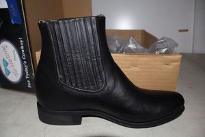 lot 1030 image: Twinstone black color, rubber sole, short boot, size 7.5
