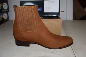 lot 1056 image: Twinstone short boots size 10 velvety leather with leather sole in brown color