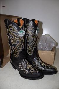 lot 1068 image: Kids cowboy boots size 5.524.5 black leather with white and gold embroidery and rounded toe