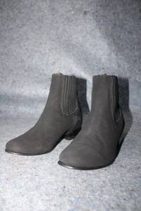 lot 1009 image: Twinstone  black color, velvety leather texture, leather sole, short boot, size 8.5