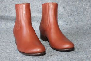 lot 1014 image: Twinstone reddish brown color, leather sole, short boot, size 8.5