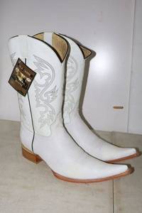 lot 795 image: Old Creek white color pointed toe boots, size 13