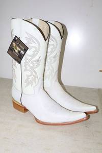 lot 801 image: Old Creek white color pointed toe boots, size 10