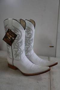 lot 802 image: Old Creek white color pointed toe boots, size 7