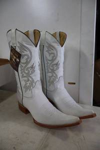 lot 821 image: Old Creek white color pointed toe boots, size 9.5