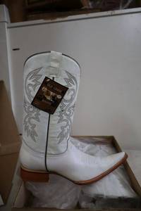 lot 822 image: Old Creek white color pointed toe boots, size 11