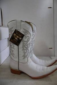 lot 823 image: Old Creek white color pointed toe boots, size 12