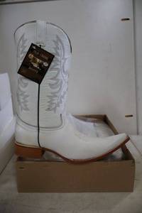 lot 827 image: Old Creek white color pointed toe boots, size 11