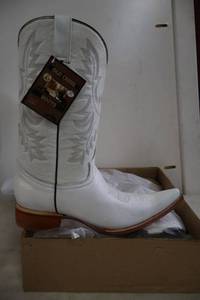lot 831 image: Old Creek white color pointed toe boots, size 9.5