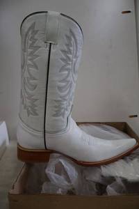 lot 833 image: Old Creek white color pointed toe boots, size 9