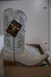 lot 836 image: Old Creek bone color pointed toe boots, size 10