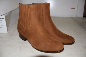 lot 838 image: Twinstone velvety brown short boot, size 8.5