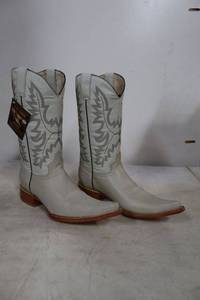 lot 858 image: Old Creek bone color pointed toe boots, size 6.5