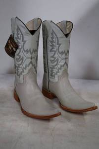 lot 861 image: Old Creek bone color pointed toe boots, size 7.5