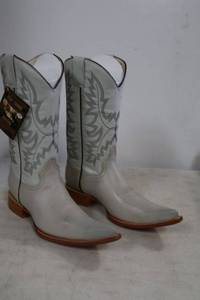 lot 862 image: Old Creek bone color pointed toe boots, size 6.5
