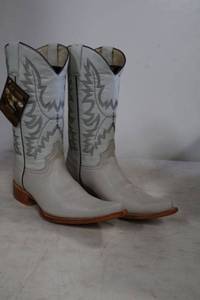 lot 863 image: Old Creek bone color pointed toe boots, size 6
