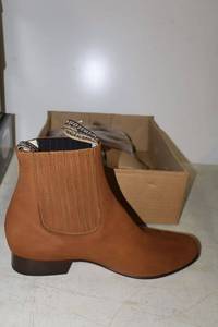lot 868 image: Twinstone velvety short boots, brown color, size 10