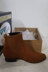 lot 872 image: Twinstone velvety short boots, brown color, size 10