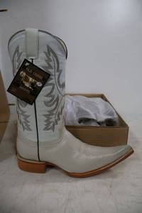 lot 900 image: Old Creek bone color boots with pointed toe, size 8
