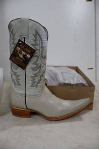 lot 906 image: Old Creek bone color boots with pointed toe, size 9