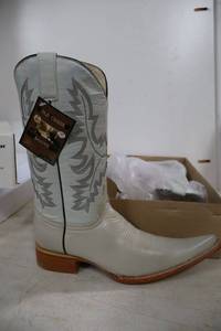 lot 911 image: Old Creek bone color boots with pointed toe, size 8