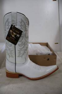 lot 912 image: Old Creek white color boots with pointed toe, size 8