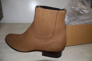 lot 927 image: Twinstone velvety brown color ankle boots, size 10
