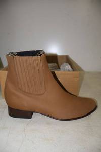 lot 930 image: Twinstone velvety brown color ankle boots, size 10