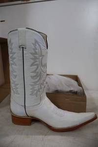 lot 940 image: Old Creek white color boots with pointed toe, size 10